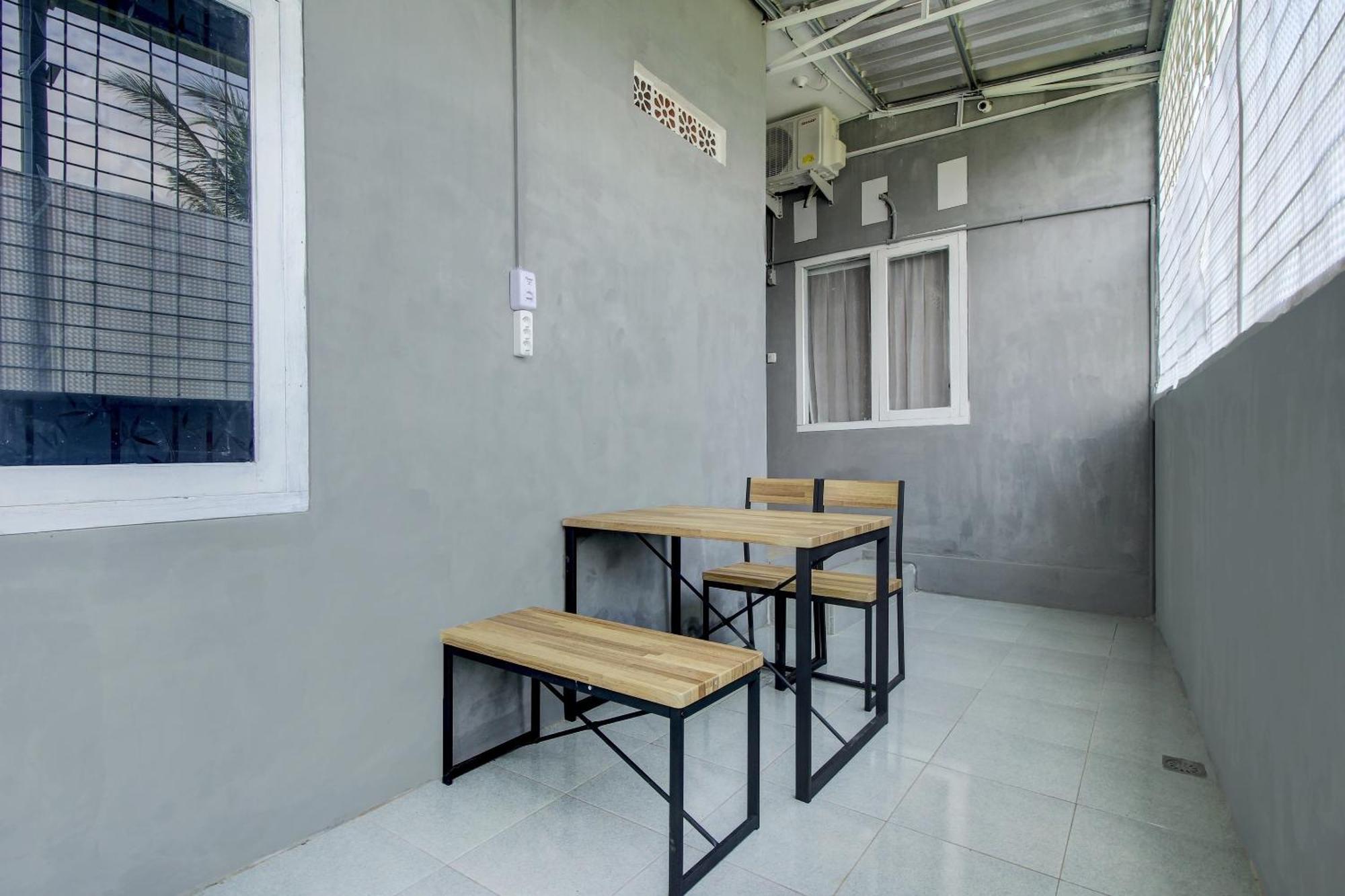 Oyo Life 3415 Penginapan Wimane Palembang Exterior foto